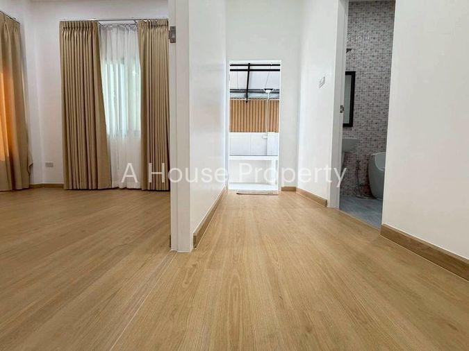 รูป บ้านเดี่ยวมือ 1 สร้างใหม่ ใกล้โลตัสใหญ่ศรีราชา ชลบุรี เดินทางสะดวก - รูปที่ 13/15