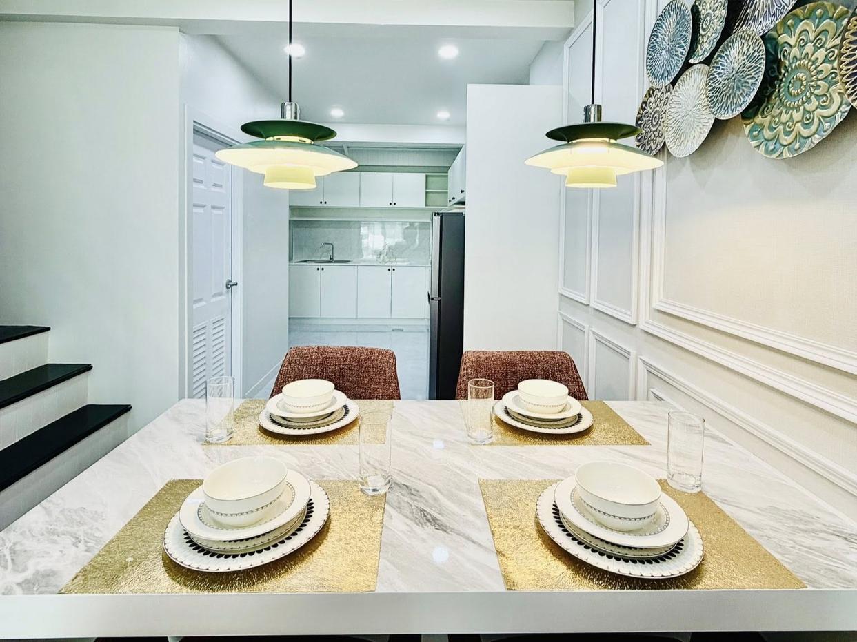 picture Modern Classic Townhome for Sale Ready to Move In - 5/18
