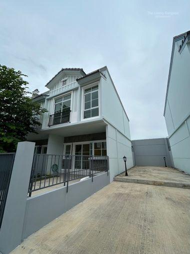 รูป ให้เช่าทาวน์โฮม Villaggio 2 ศรีนครินทร์-บางนา หลังริม สไตล์มินิมอล ใกล้ Mega Bangna (Rt-01) - รูปที่ 1/10