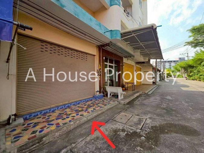 picture Three-story commercial building for sale near Assumption School Sriracha, Chonburi. - 2/14
