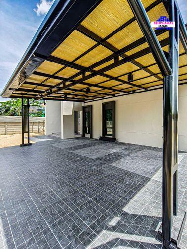 รูป 🔥ขาย บ้านเดี่ยวสไตล์ Modern English หมู่บ้านสินพัฒนาธานี Sinpattana Thani Village หลังสนามหลวง 2 หลังใหญ่ ✨ พื้นที่เยอะ พร้อมโซล่าเซลล์ - รูปที่ 4/11