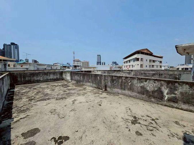 picture Three-story commercial building for sale near Assumption School Sriracha, Chonburi. - 13/14