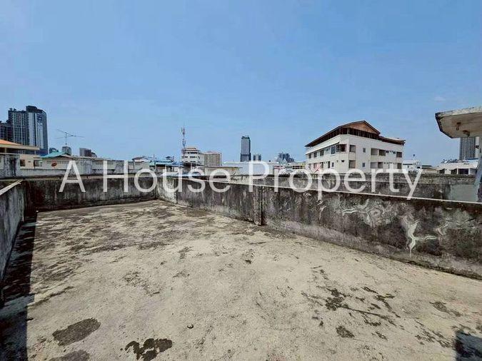picture Three-story commercial building for sale near Assumption School Sriracha, Chonburi. - 13/14