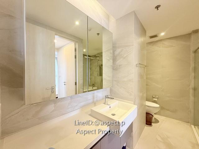 picture KEEN Centre Condo Sriracha for Ren - 8/13