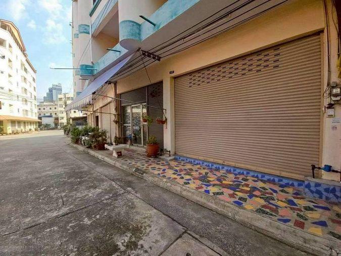 picture Three-story commercial building for sale near Assumption School Sriracha, Chonburi. - 3/14