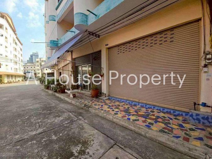 picture Three-story commercial building for sale near Assumption School Sriracha, Chonburi. - 3/14