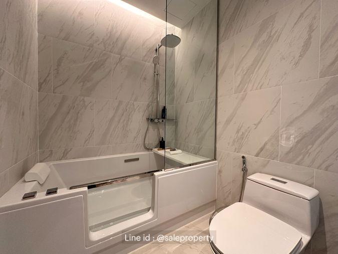 picture 🔥Hot Deal🔥 Exclusive Unit from Developer 𝐓𝐡𝐞 𝐑𝐨𝐨𝐦 Sukhumvit 38 1 bedroom in the middle of Sukhumvit - 8/17