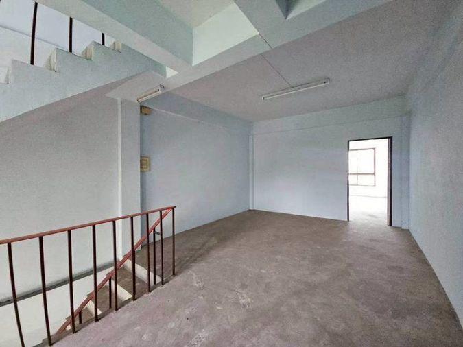 picture Three-story commercial building for sale near Assumption School Sriracha, Chonburi. - 8/14