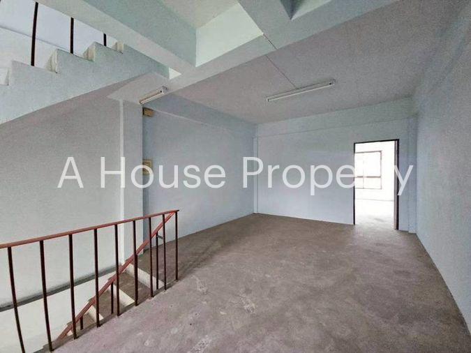 picture Three-story commercial building for sale near Assumption School Sriracha, Chonburi. - 8/14
