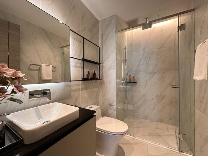 picture 🔥Hot Deal🔥 Exclusive Unit from Developer 𝐓𝐡𝐞 𝐑𝐨𝐨𝐦 Sukhumvit 38 2 bedroom in the middle of Sukhumvit - 7/15