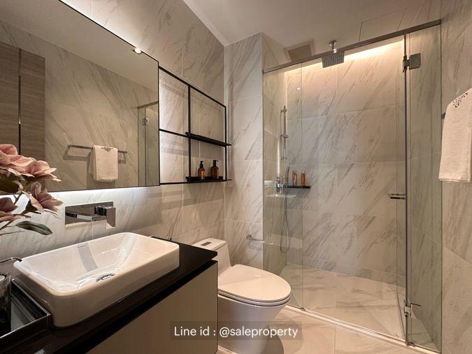 picture 🔥Hot Deal🔥 Exclusive Unit from Developer 𝐓𝐡𝐞 𝐑𝐨𝐨𝐦 Sukhumvit 38 2 bedroom in the middle of Sukhumvit - 7/15