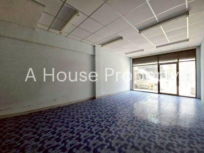 picture Three-story commercial building for sale near Assumption School Sriracha, Chonburi. - 4/14