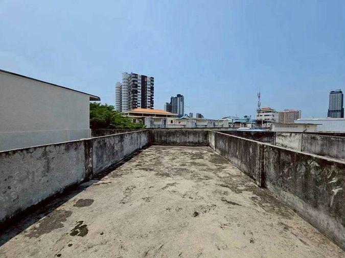 picture Three-story commercial building for sale near Assumption School Sriracha, Chonburi. - 14/14