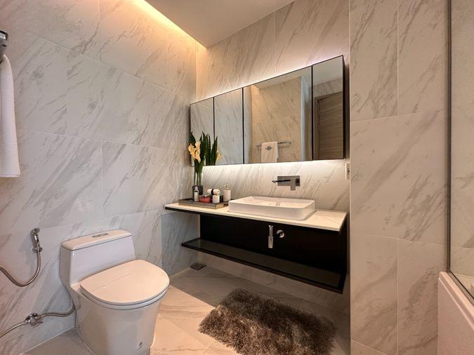 picture 🔥Hot Deal🔥 Exclusive Unit from Developer 𝐓𝐡𝐞 𝐑𝐨𝐨𝐦 Sukhumvit 38 2 bedroom in the middle of Sukhumvit - 11/15