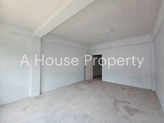 picture Three-story commercial building for sale near Assumption School Sriracha, Chonburi. - 10/14