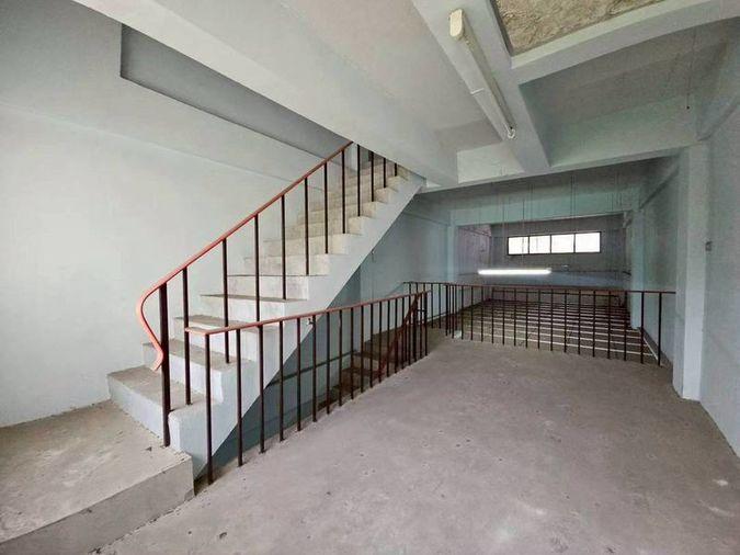 picture Three-story commercial building for sale near Assumption School Sriracha, Chonburi. - 6/14