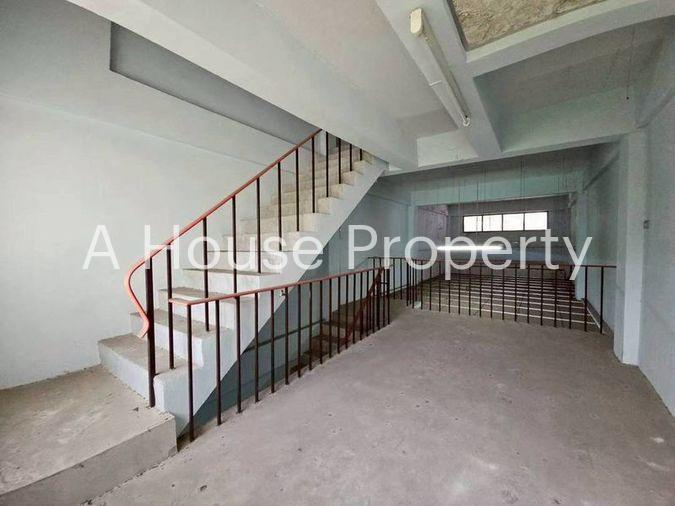 picture Three-story commercial building for sale near Assumption School Sriracha, Chonburi. - 6/14