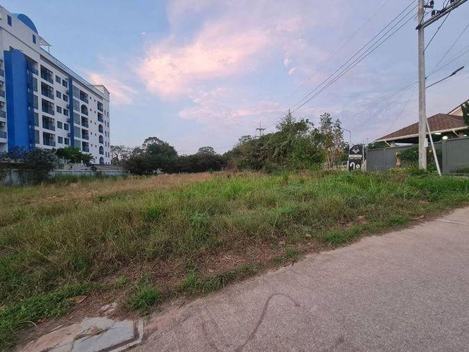 picture Beachfront land for sale in Bang Saray with stunning sea views. Rare location. - 2/8
