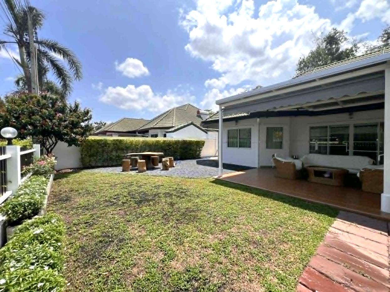 picture Modern Villa for Sale Pattaya Quiet Residential Area Pet Friendly - 1/14