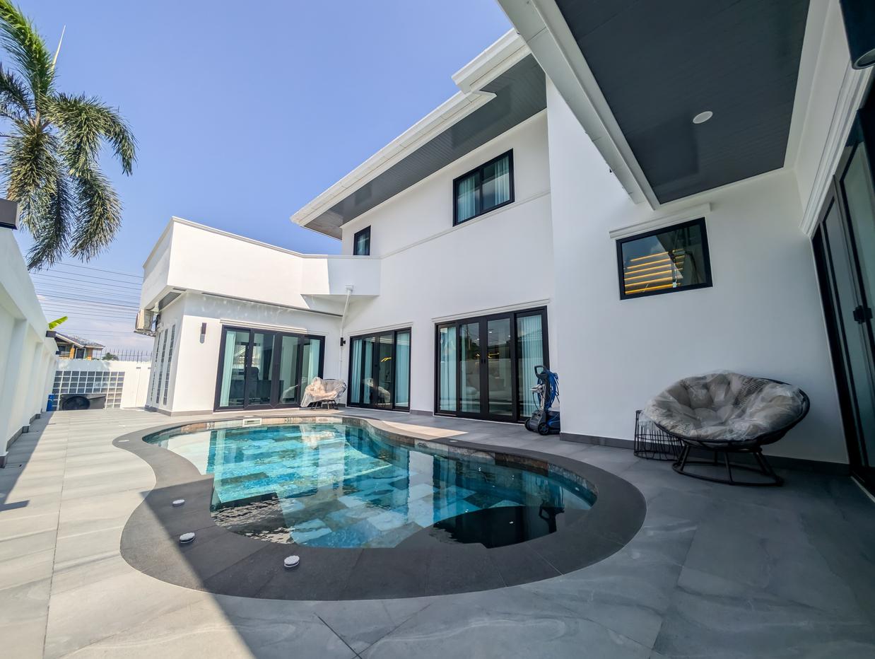 รูป Luxury Pool Villa for Sale East Pattaya Toongklom Talman - รูปที่ 1/25