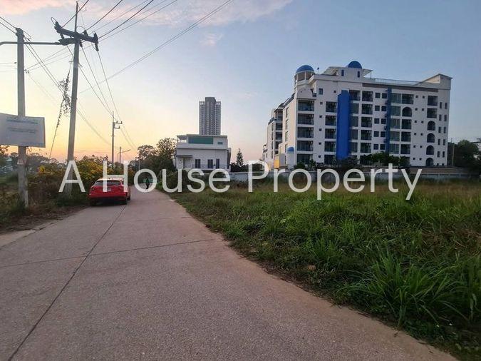 picture Beachfront land for sale in Bang Saray with stunning sea views. Rare location. - 3/8