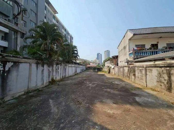 รูป ที่ดินศรีราชา ทำเลศักยภาพสูง ใกล้ชุมชน ตรงข้ามโรงเจ - รูปที่ 1/4