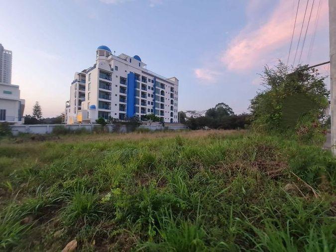 picture Beachfront land for sale in Bang Saray with stunning sea views. Rare location. - 1/8