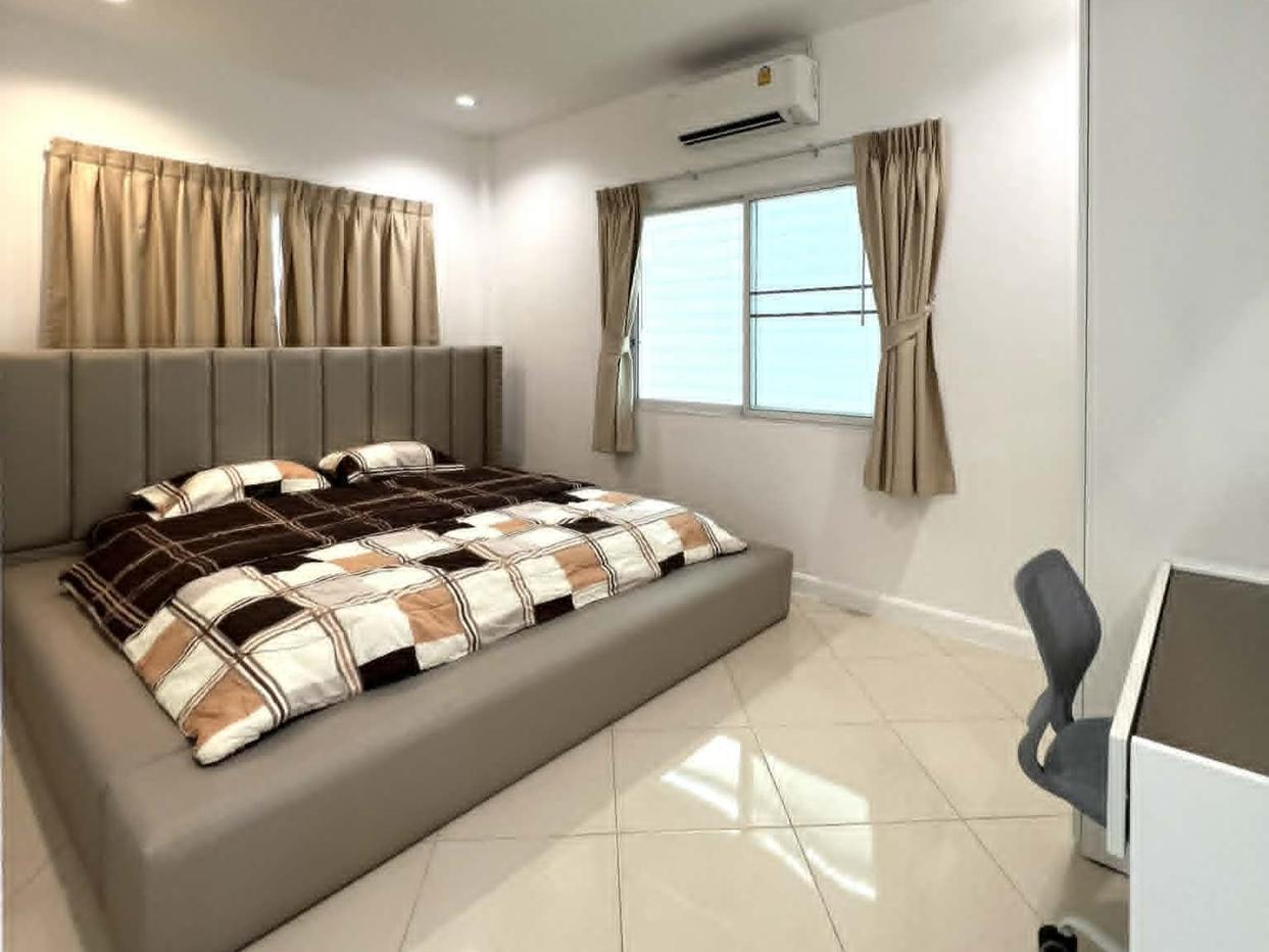 picture Modern Villa for Sale Pattaya Quiet Residential Area Pet Friendly - 11/14