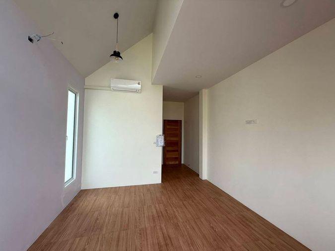 รูป ขายบ้านโครงการใหม่ ใกล้บางแสน ใน บ้านพอดี เดินทางสะดวก - รูปที่ 9/12