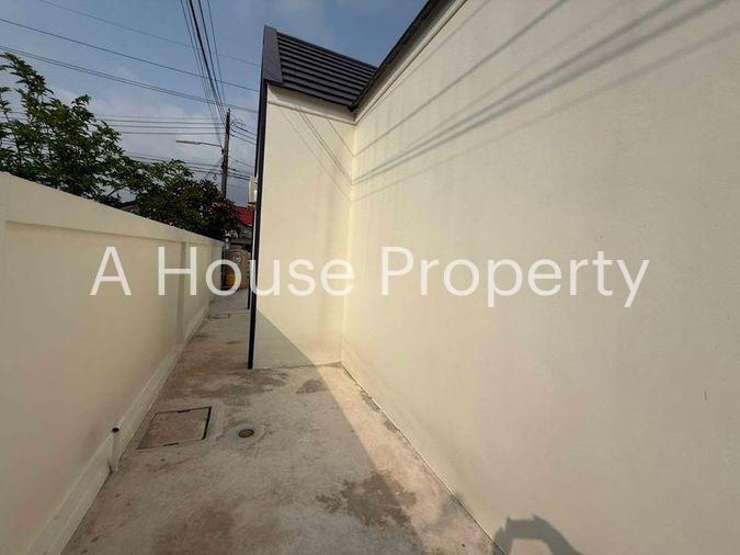 รูป ขายบ้านโครงการใหม่ ใกล้บางแสน ใน บ้านพอดี เดินทางสะดวก - รูปที่ 10/12