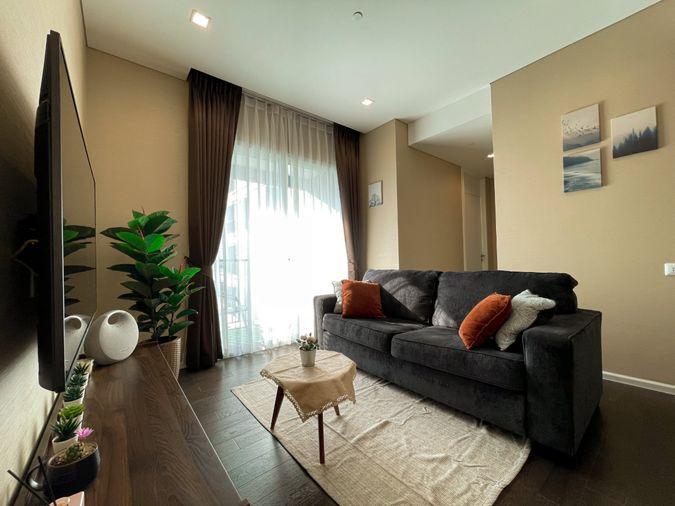 รูป ✨ สัมผัสชีวิตเหนือระดับ! คอนโด The Saint Residences พร้อมเฟอร์นิเจอร์ครบ (DSL537) - รูปที่ 1/14