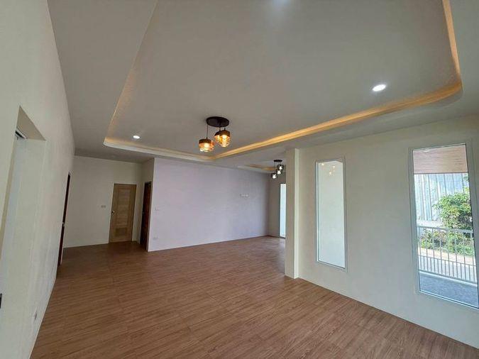 รูป ขายบ้านโครงการใหม่ ใกล้บางแสน ใน บ้านพอดี เดินทางสะดวก - รูปที่ 4/12