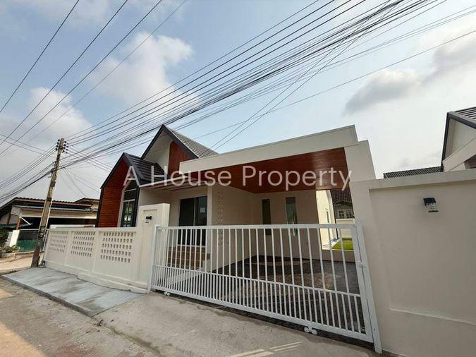 รูป ขายบ้านโครงการใหม่ ใกล้บางแสน ใน บ้านพอดี เดินทางสะดวก - รูปที่ 2/12