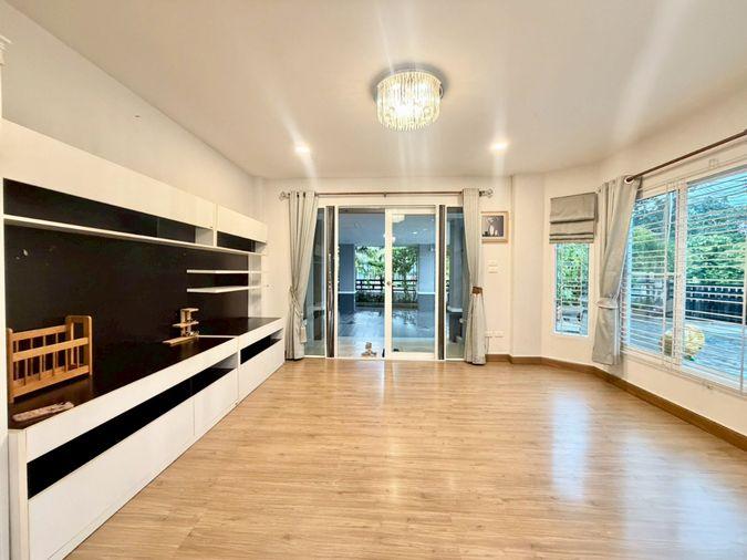 รูป 12.9 ล้าน บ้านหลังใหญ่ ทำเลหายาก | บ้านแปลงมุม ตรงข้ามสวน | Lake Valley บ่อวิน 5 ห้องนอน 4 ห้องน้ำ - รูปที่ 31/53