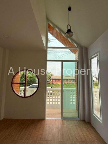 รูป ขายบ้านโครงการใหม่ ใกล้บางแสน ใน บ้านพอดี เดินทางสะดวก - รูปที่ 8/12
