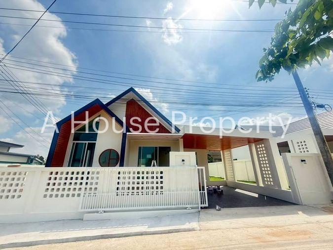รูป ขายบ้านโครงการใหม่ ใกล้บางแสน ใน บ้านพอดี เดินทางสะดวก - รูปที่ 1/12