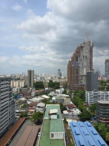รูป 🔥 สัมผัสชีวิตเหนือระดับ! คอนโด The Saint Residences พร้อมเฟอร์นิเจอร์ครบ (DSL2021) - รูปที่ 2/9