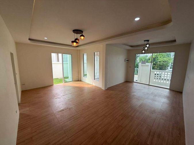 รูป ขายบ้านโครงการใหม่ ใกล้บางแสน ใน บ้านพอดี เดินทางสะดวก - รูปที่ 3/12