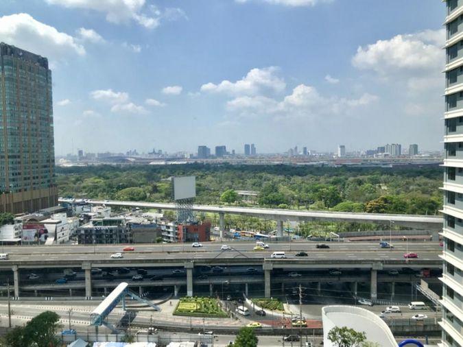 รูป 🏙️ สัมผัสชีวิตเหนือระดับ! คอนโด The Saint Residences พร้อมเฟอร์นิเจอร์ครบ (DSL476) - รูปที่ 10/20