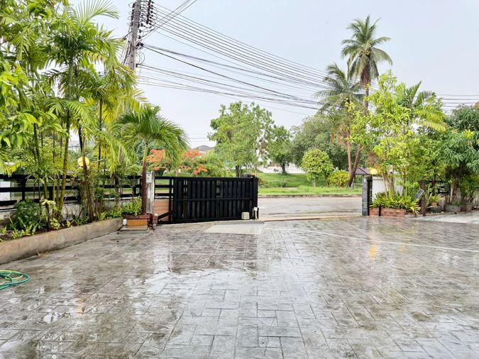 รูป 12.9 ล้าน บ้านหลังใหญ่ ทำเลหายาก | บ้านแปลงมุม ตรงข้ามสวน | Lake Valley บ่อวิน 5 ห้องนอน 4 ห้องน้ำ - รูปที่ 2/53