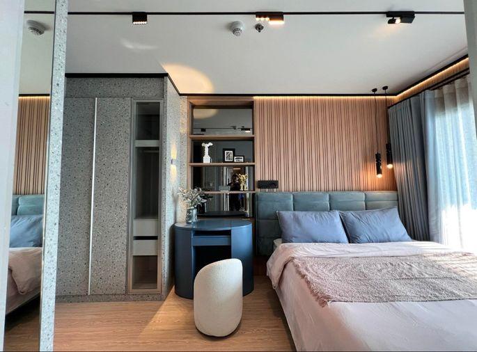 picture For Sale: The most beautifully decorated unit in The Symphony 2 bed 2 bath 122 sqm Double-height ceiling - 10/20