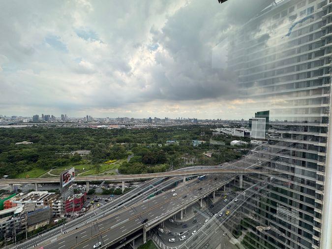 รูป 🏙️ สัมผัสชีวิตเหนือระดับ! คอนโด The Saint Residences พร้อมเฟอร์นิเจอร์ครบ (DSL2003) - รูปที่ 11/16