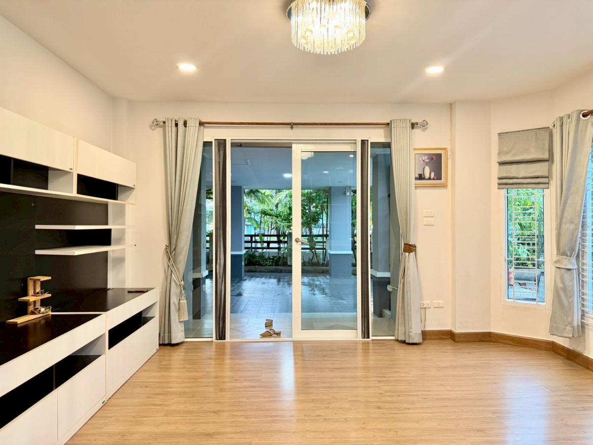 picture 12.9 million baht. Large house, rare location | Corner plot, opposite the park | Lake Valley, Bowin. 5 bed 4 bath - 10/53