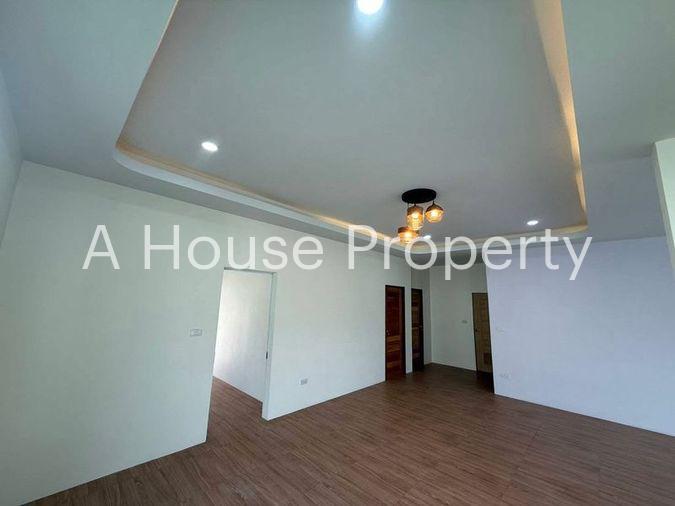 รูป ขายบ้านโครงการใหม่ ใกล้บางแสน ใน บ้านพอดี เดินทางสะดวก - รูปที่ 5/12