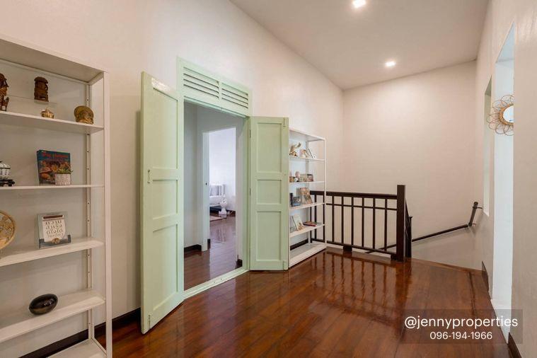 รูป สัมผัสเสน่ห์เหนือกาลเวลา Heritage Home 100 ปี ใจกลางสุรวงศ์! 🏛️ - รูปที่ 10/22