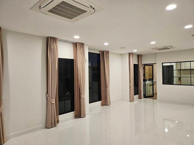 รูป บ้านเดี่ยวหรู 4 นอน | รองรับ Expat | เลี้ยงสัตว์ได้ - รูปที่ 23/33