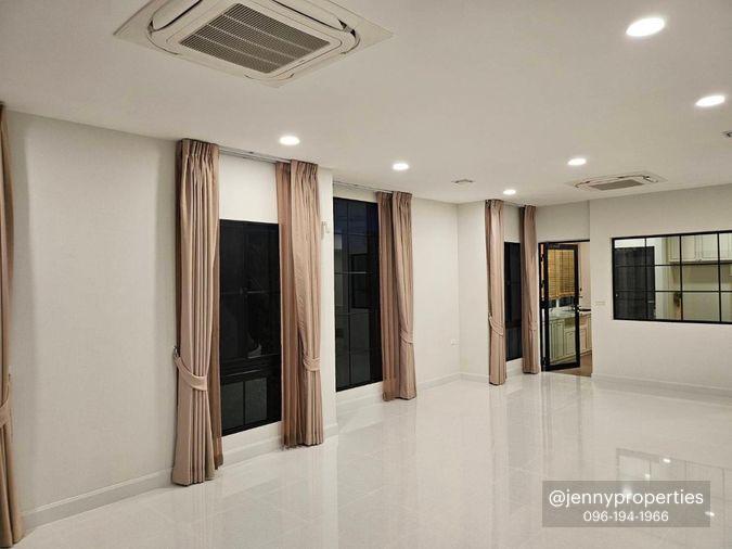 รูป บ้านเดี่ยวหรู 4 นอน | รองรับ Expat | เลี้ยงสัตว์ได้ - รูปที่ 23/33
