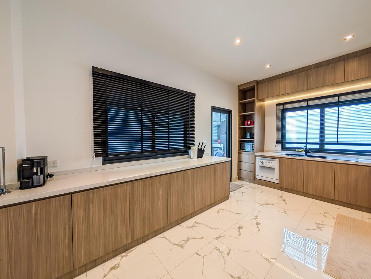 picture Luxury Pool Villa for Rent Tungklom Talman East Pattaya - 9/25