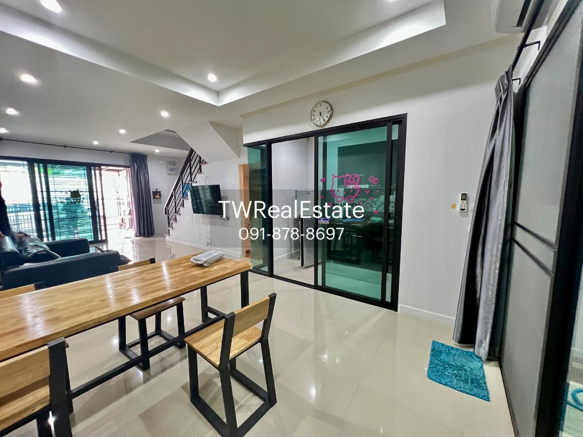 รูป ขายด่วน! ราคาพิเศษ ทาวน์โฮม 3 ชั้น ศุภาลัย เอสเซ้นส์ ลาดพร้าว | ทำเลศักยภาพ ใจกลางลาดพร้าว – ใกล้ MRT ลาดพร้าว 101 เพียง 1 กม. บ้านสวยสไตล์โมเดิร์น - รูปที่ 6/23