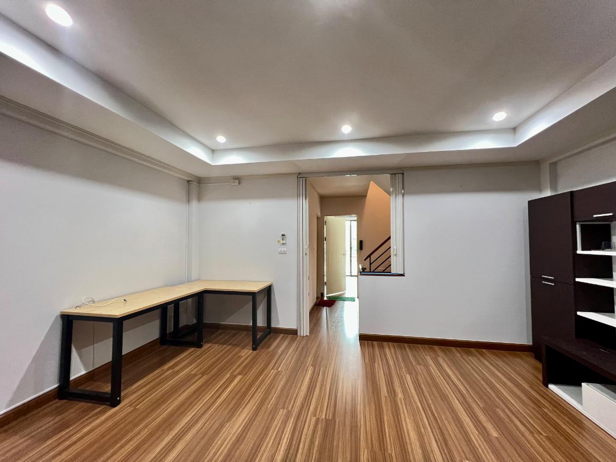 รูป ขายด่วน! ราคาพิเศษ ทาวน์โฮม 3 ชั้น ศุภาลัย เอสเซ้นส์ ลาดพร้าว | ทำเลศักยภาพ ใจกลางลาดพร้าว – ใกล้ MRT ลาดพร้าว 101 เพียง 1 กม. บ้านสวยสไตล์โมเดิร์น - รูปที่ 15/23